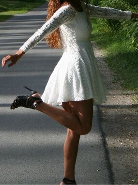 Women's White Lace Fit & Flare Dress it's a M fits like a Small